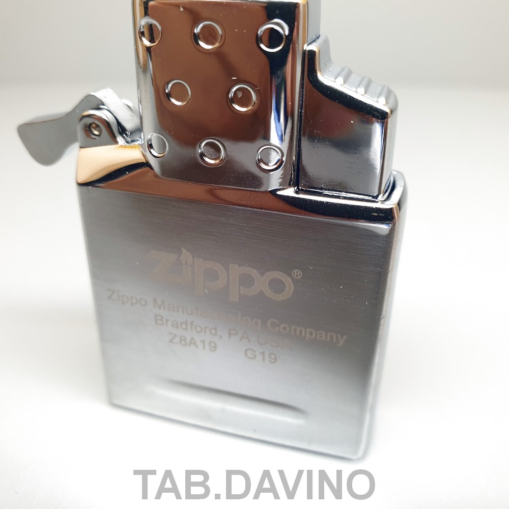 Accendino Zippo® Inserto Torcia Singola a Gas® 65826, Accendino Antivento  Ricaricabile, si Adatta Perfettamente a Qualsiasi Accendino Zippo,  Realizzato Interamente in Metallo, Ottima Idea Regalo